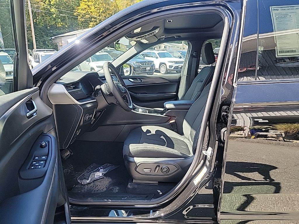 new 2025 Jeep Grand Cherokee car, priced at $37,009