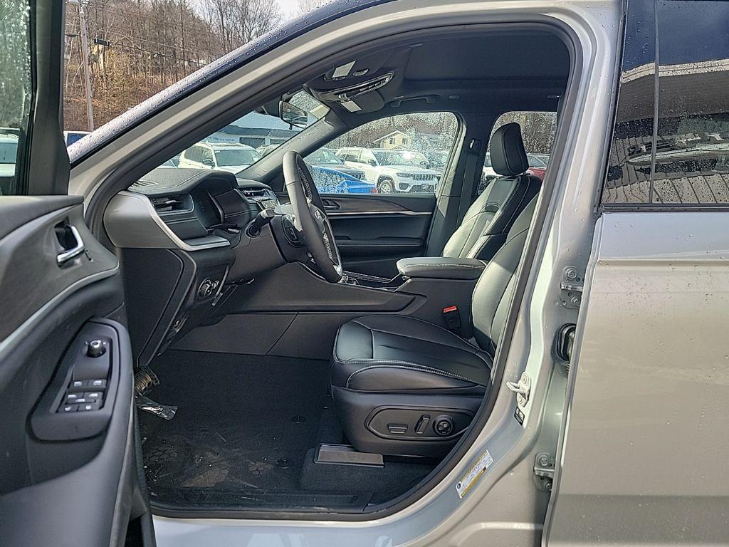 new 2025 Jeep Grand Cherokee car, priced at $47,486