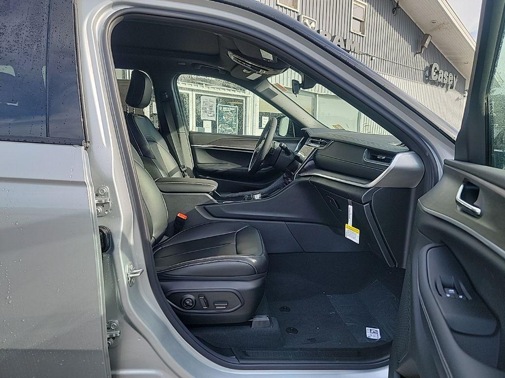 new 2025 Jeep Grand Cherokee car, priced at $47,486