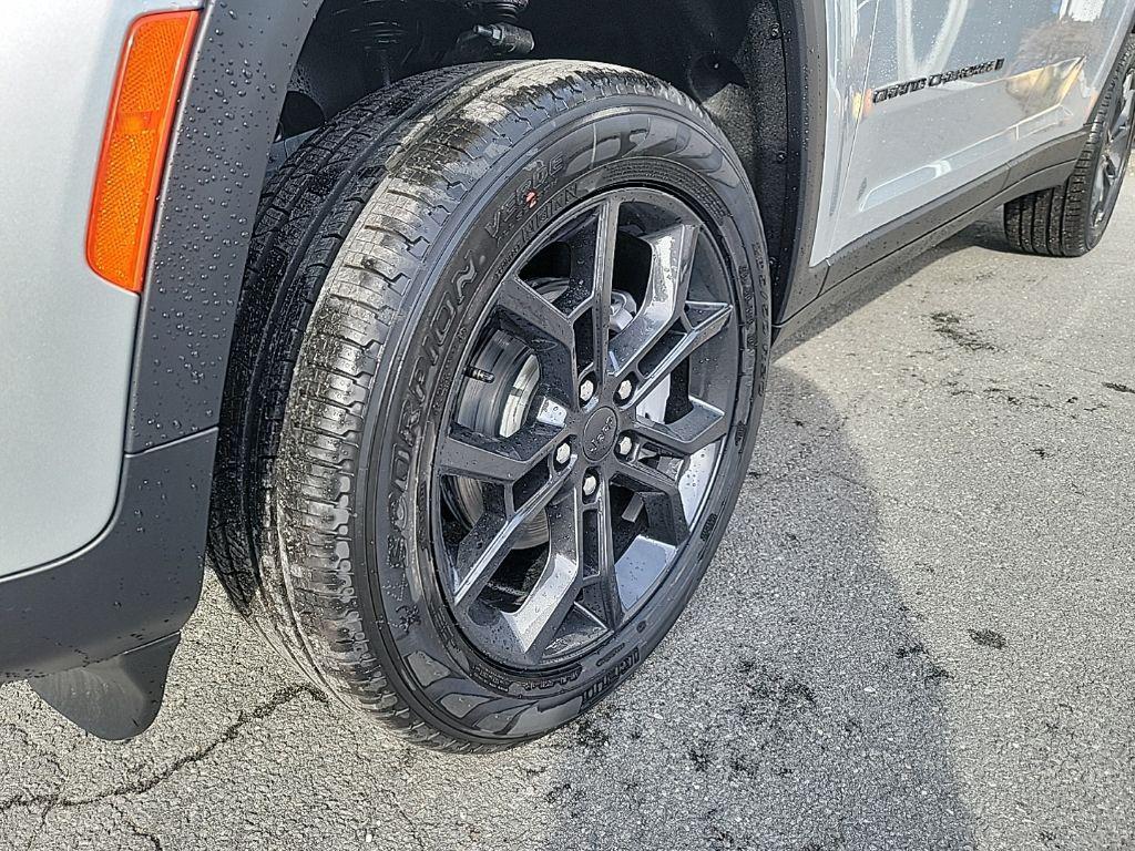 new 2025 Jeep Grand Cherokee car, priced at $47,486