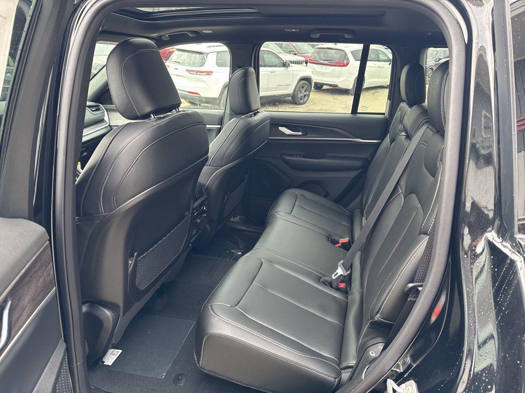 new 2025 Jeep Grand Cherokee car, priced at $41,796