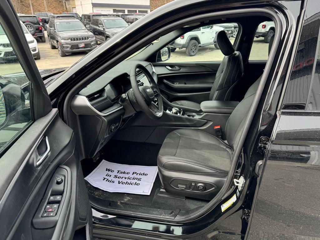 new 2025 Jeep Grand Cherokee L car, priced at $42,447