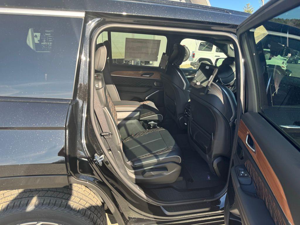 new 2025 Jeep Grand Cherokee L car, priced at $67,289