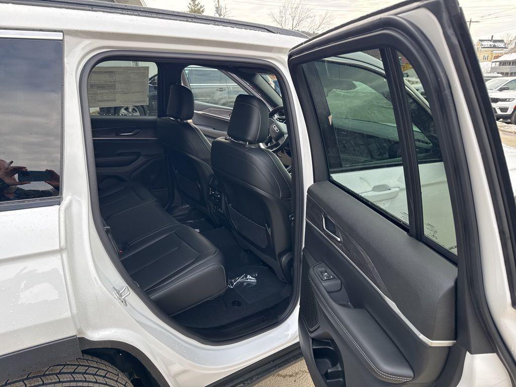new 2025 Jeep Grand Cherokee car