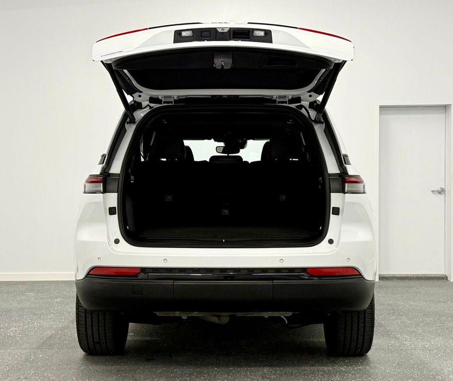 used 2022 Jeep Grand Cherokee car, priced at $31,974