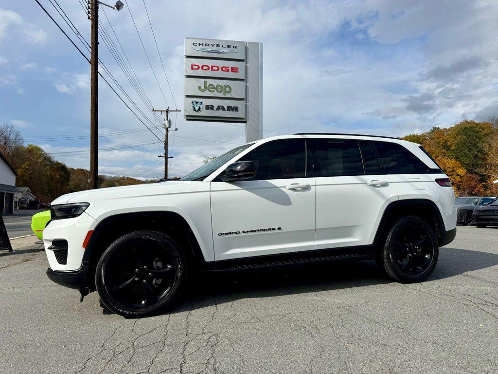 used 2022 Jeep Grand Cherokee car, priced at $31,974