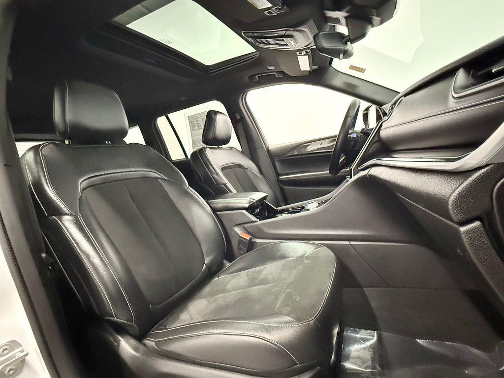 used 2022 Jeep Grand Cherokee car, priced at $31,974