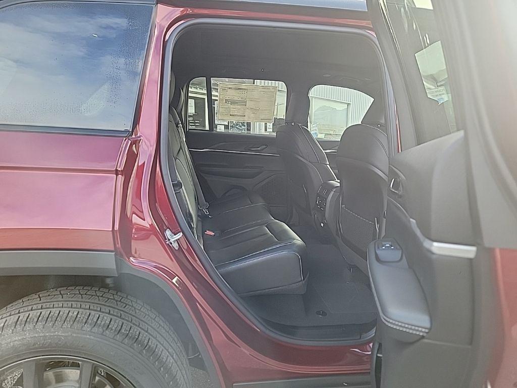 new 2025 Jeep Grand Cherokee car, priced at $47,486