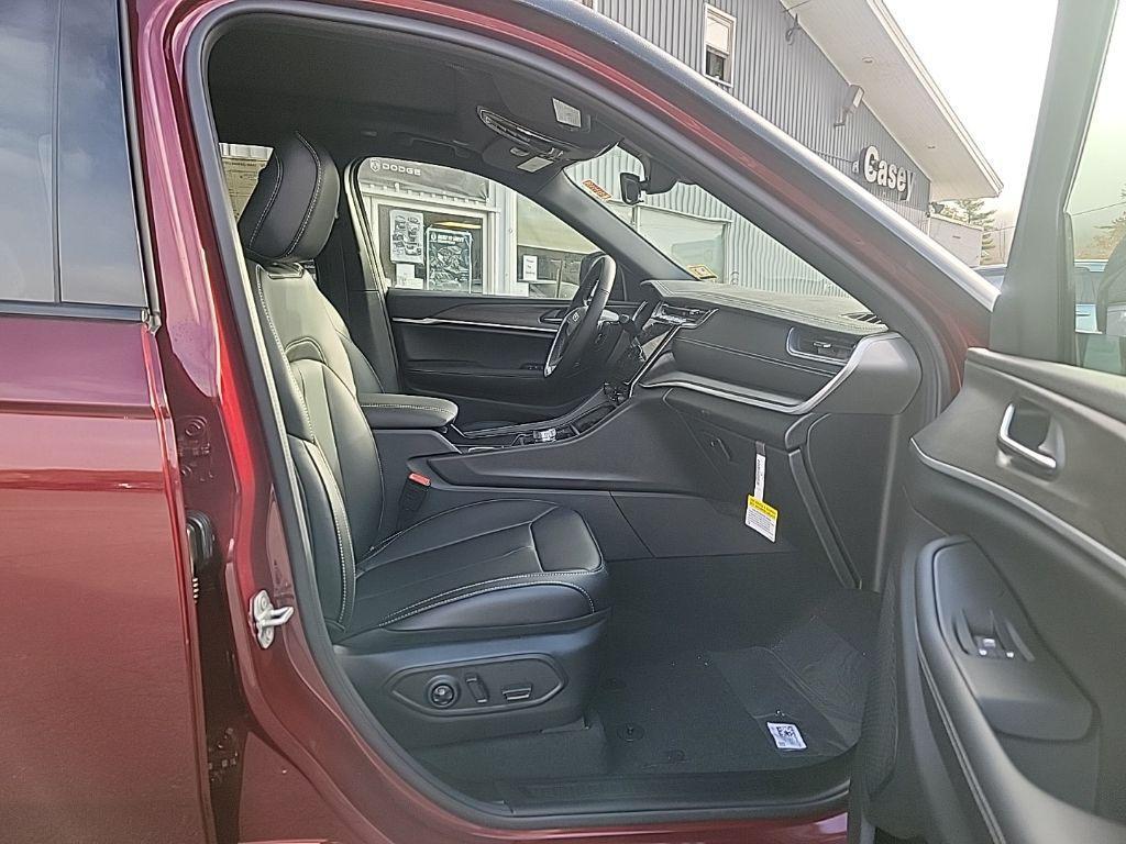 new 2025 Jeep Grand Cherokee car, priced at $47,486