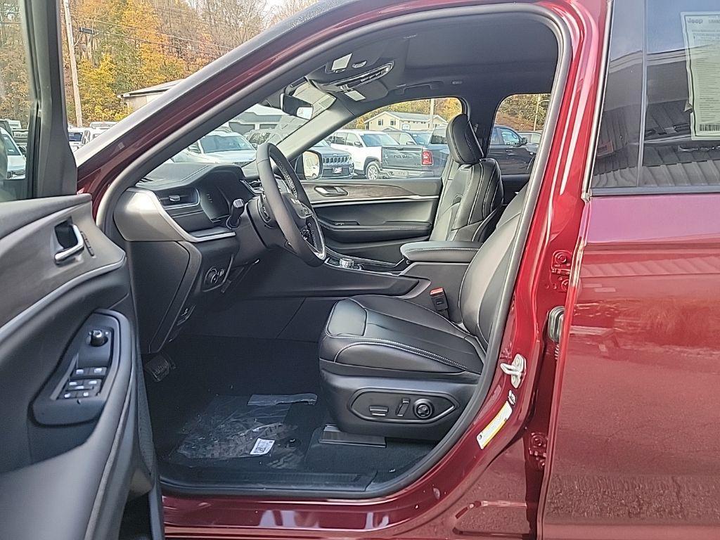 new 2025 Jeep Grand Cherokee car, priced at $47,486