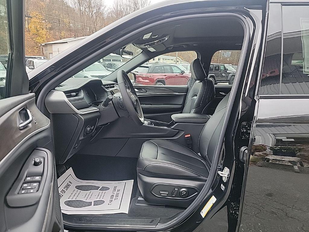 new 2025 Jeep Grand Cherokee car, priced at $47,486