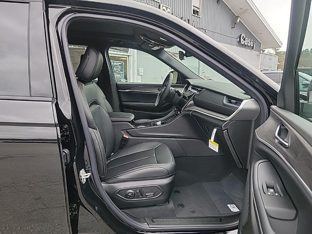 new 2025 Jeep Grand Cherokee car, priced at $47,486