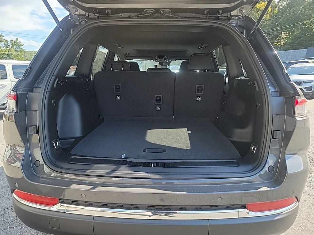 new 2025 Jeep Grand Cherokee car, priced at $38,759