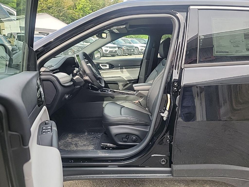 new 2025 Jeep Compass car, priced at $35,219