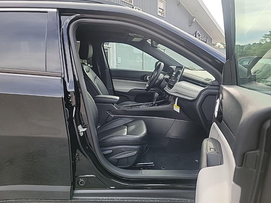 new 2025 Jeep Compass car, priced at $35,219