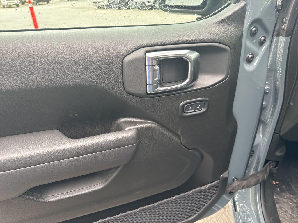 new 2025 Jeep Wrangler car, priced at $31,966