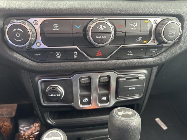 new 2025 Jeep Wrangler car, priced at $30,774