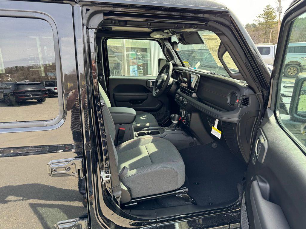 new 2025 Jeep Wrangler car, priced at $51,152