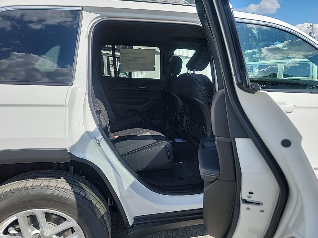 new 2025 Jeep Grand Cherokee car, priced at $38,241