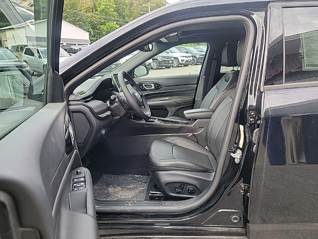 new 2025 Jeep Compass car, priced at $36,826