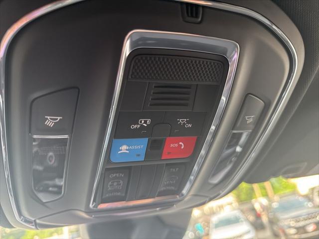 new 2025 Jeep Grand Cherokee car, priced at $38,241