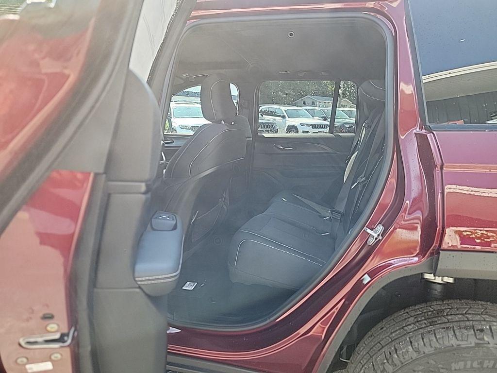 new 2025 Jeep Grand Cherokee car, priced at $39,259