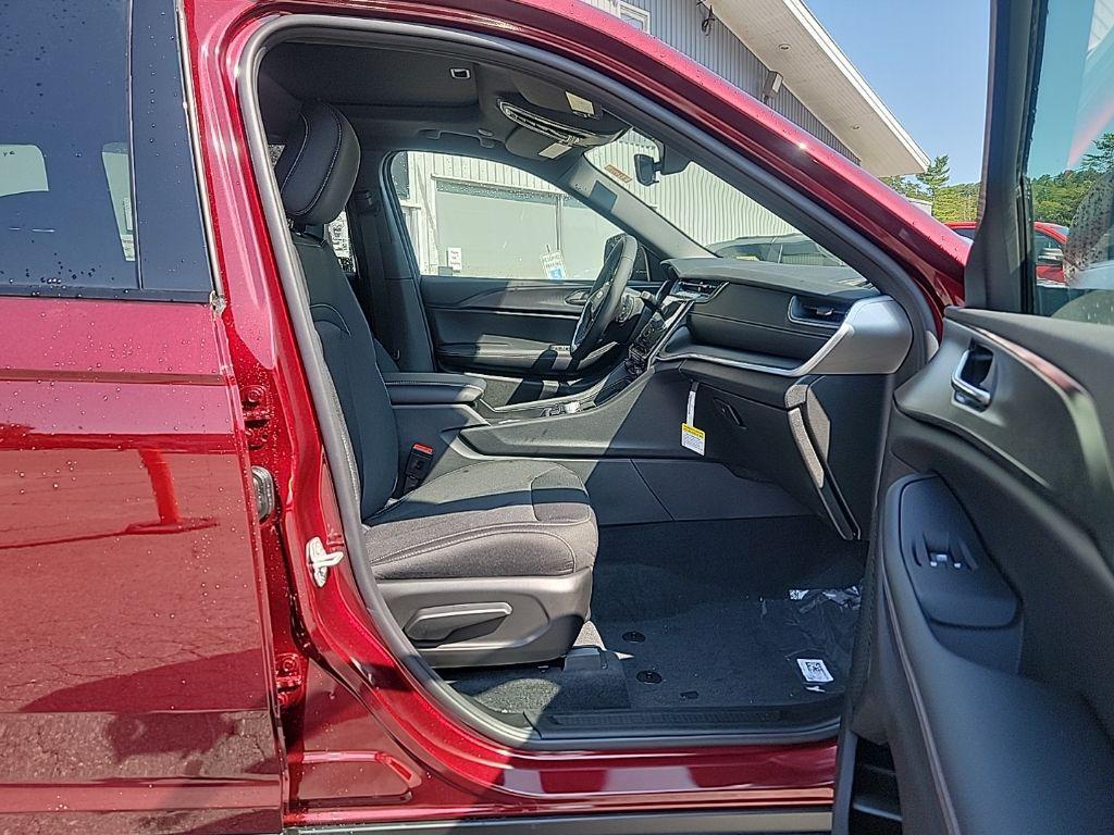 new 2025 Jeep Grand Cherokee car, priced at $39,259