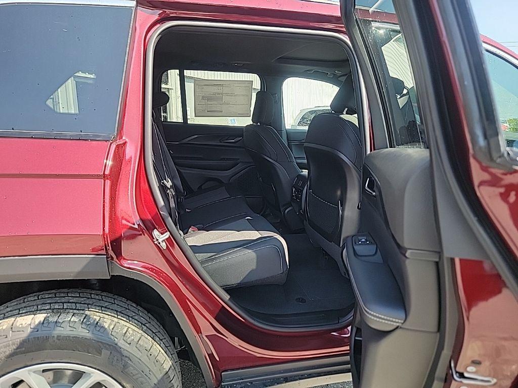 new 2025 Jeep Grand Cherokee car, priced at $39,259