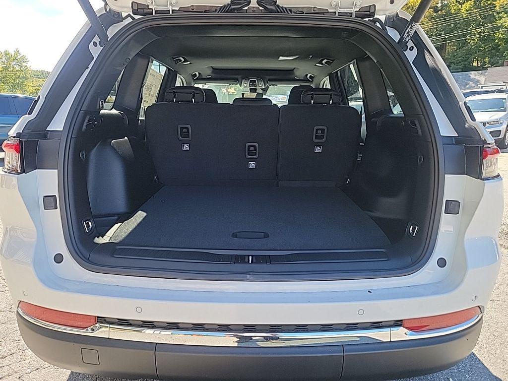 new 2025 Jeep Grand Cherokee car, priced at $37,553