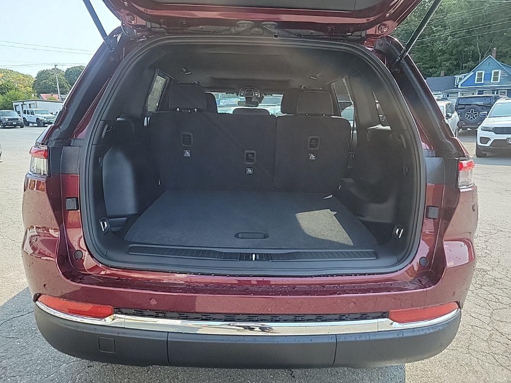 new 2025 Jeep Grand Cherokee car, priced at $37,009