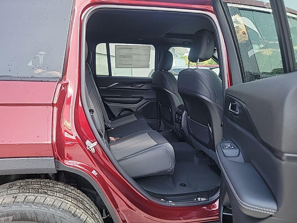 new 2025 Jeep Grand Cherokee car, priced at $37,009