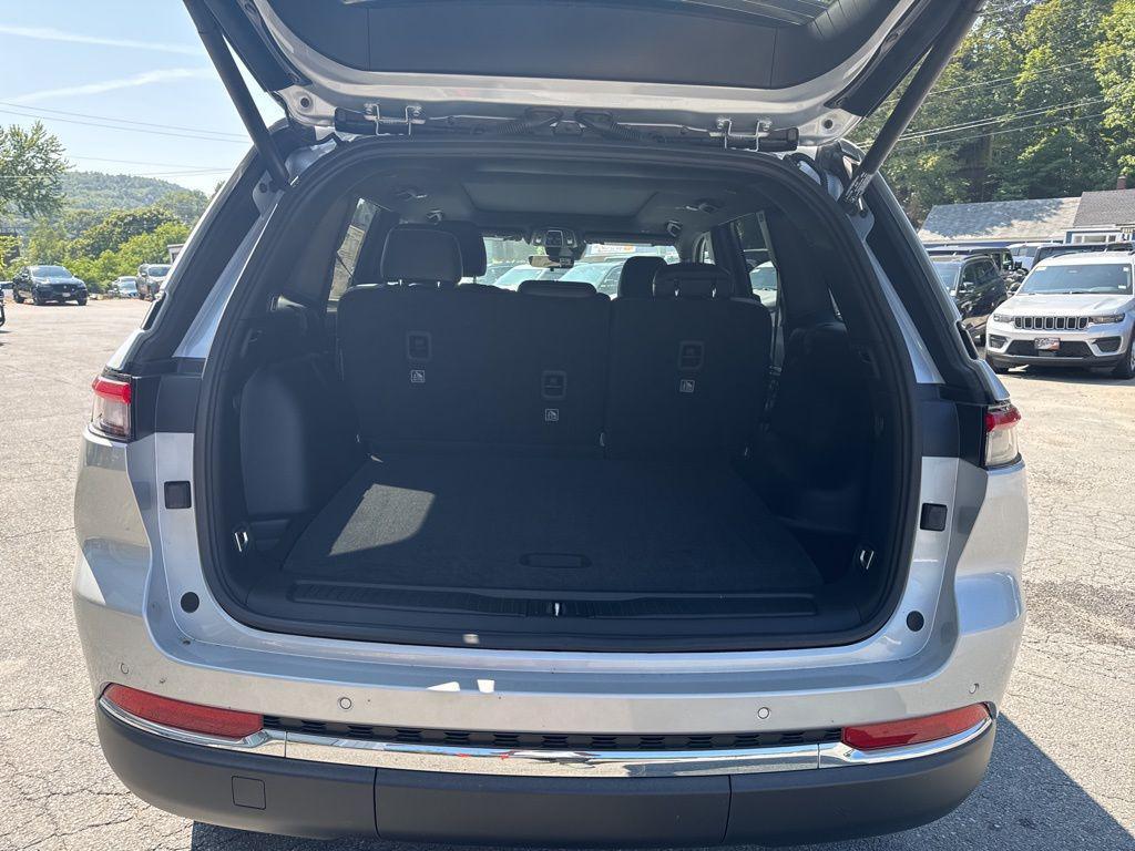new 2025 Jeep Grand Cherokee car, priced at $43,566