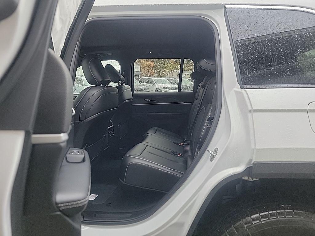 new 2025 Jeep Grand Cherokee car