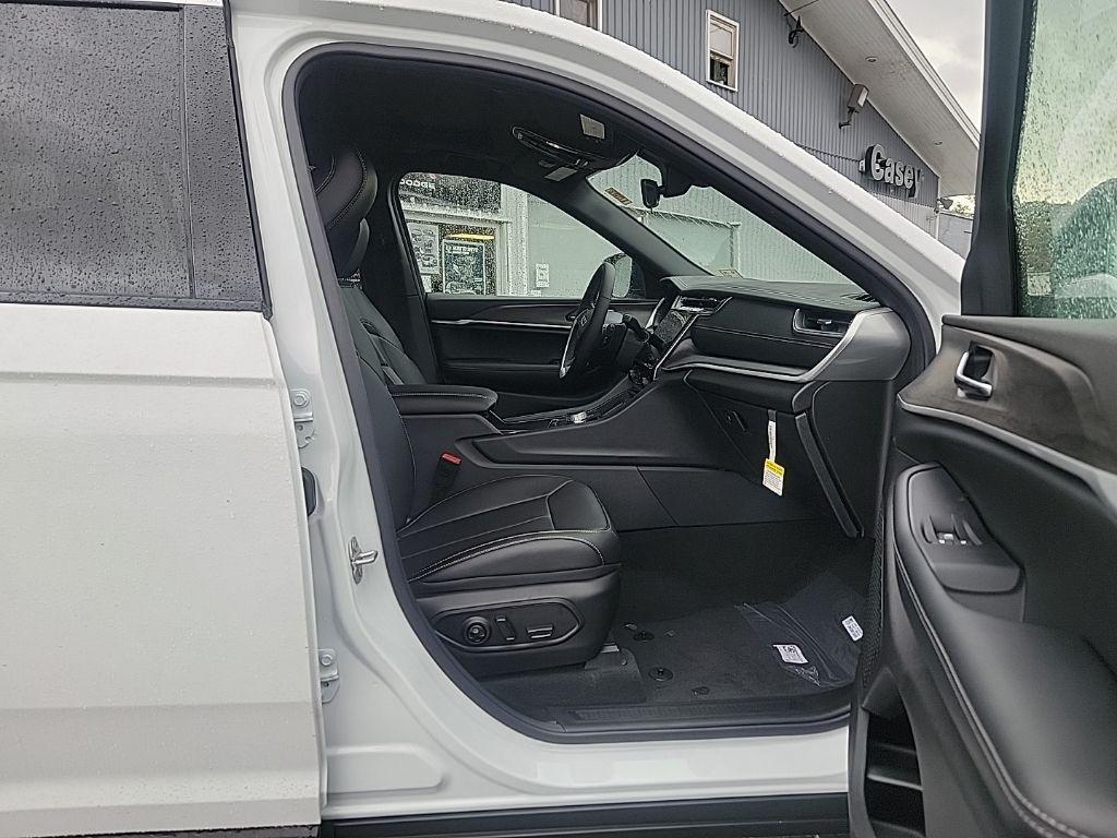 new 2025 Jeep Grand Cherokee car