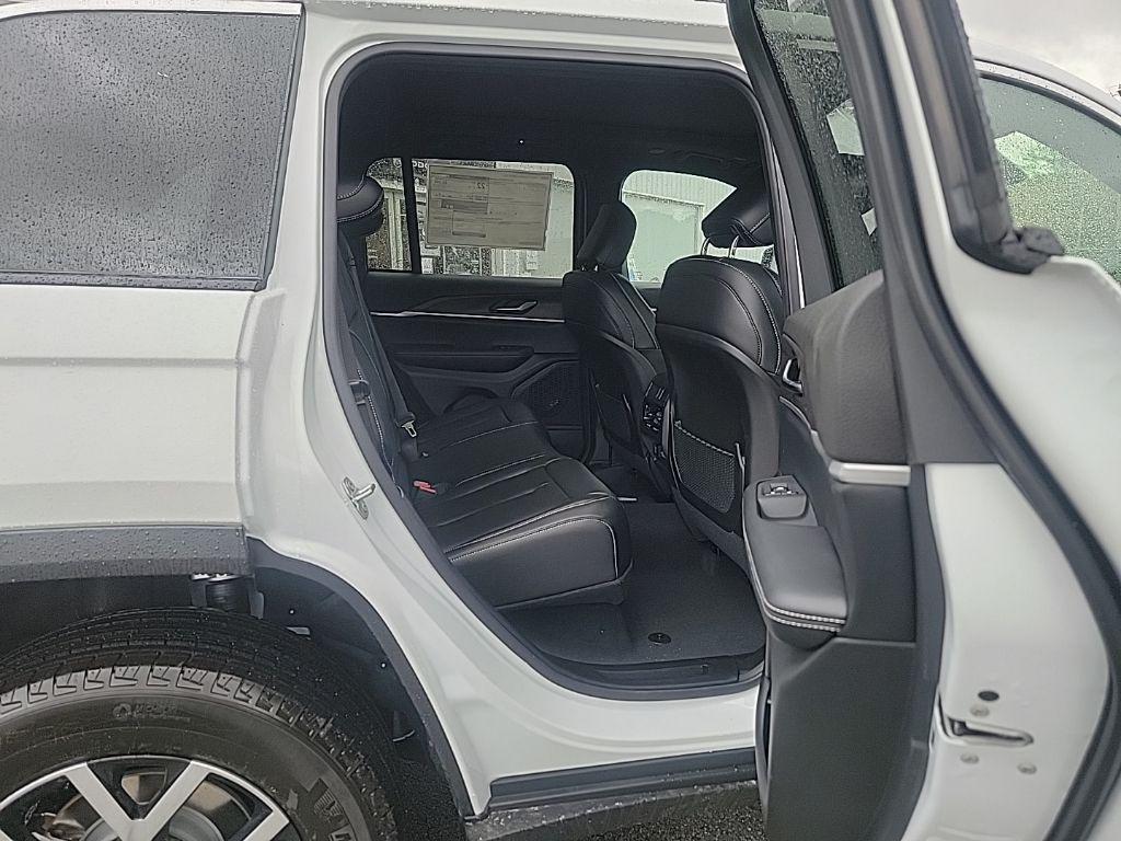 new 2025 Jeep Grand Cherokee car