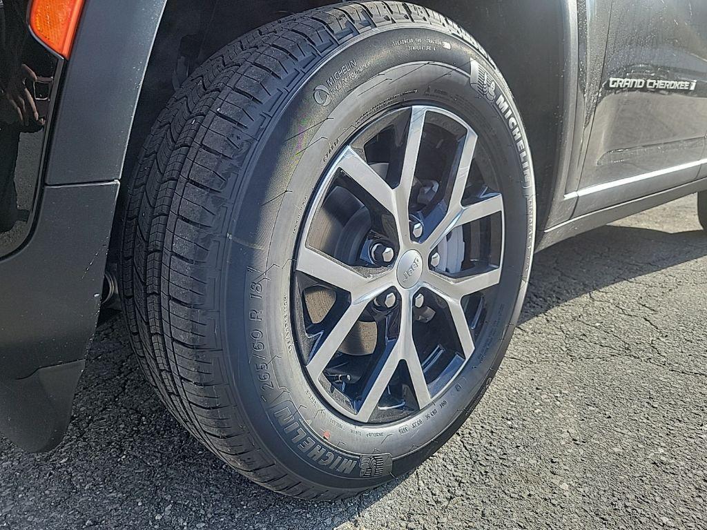 new 2025 Jeep Grand Cherokee car, priced at $44,246