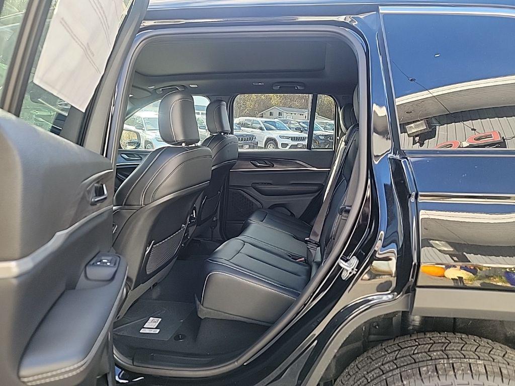 new 2025 Jeep Grand Cherokee car, priced at $44,246