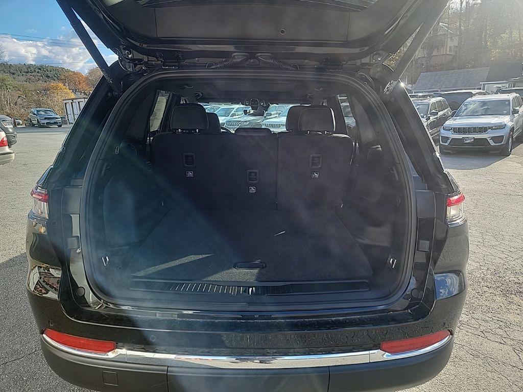 new 2025 Jeep Grand Cherokee car, priced at $44,246