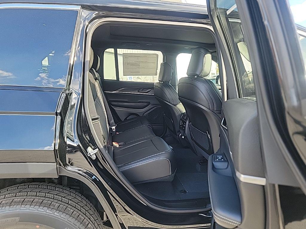 new 2025 Jeep Grand Cherokee car, priced at $44,246