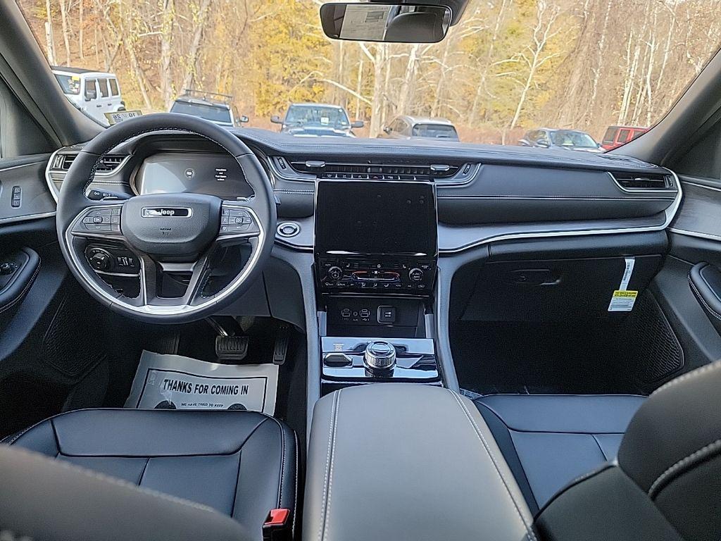 new 2025 Jeep Grand Cherokee car, priced at $44,246