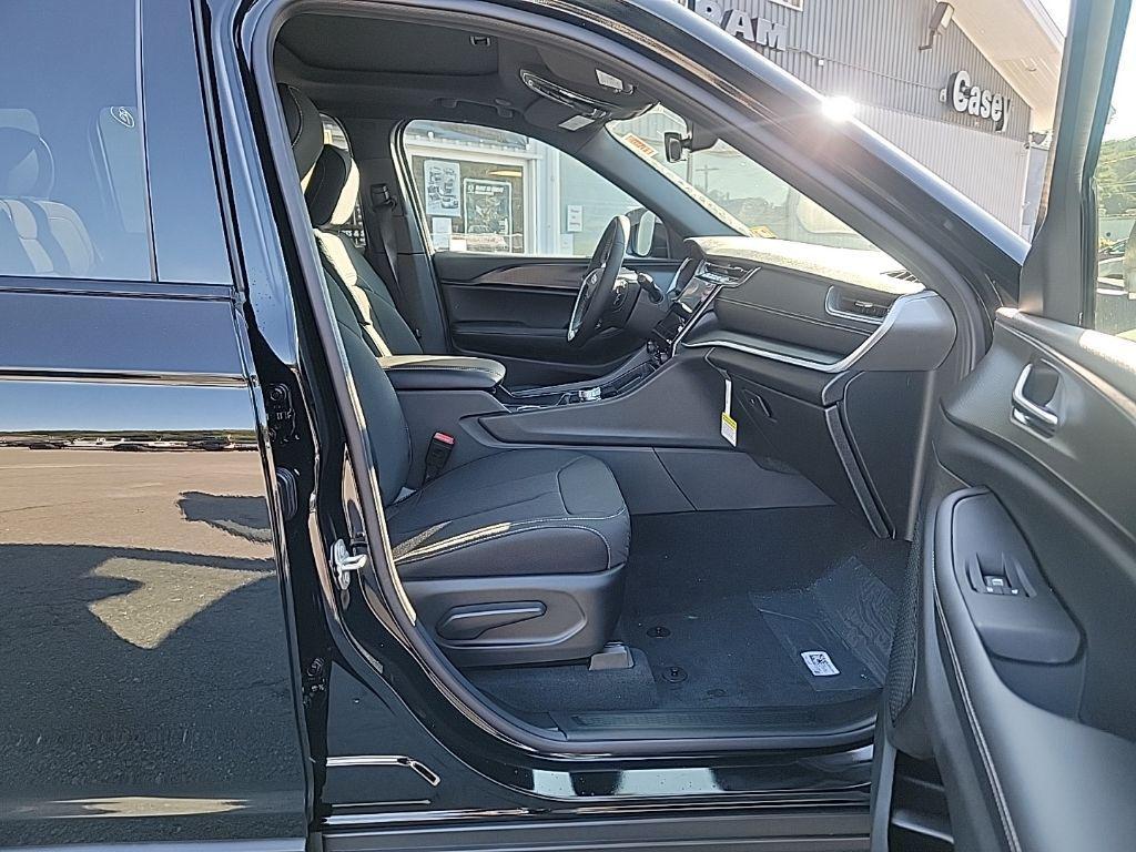 new 2025 Jeep Grand Cherokee car, priced at $39,259