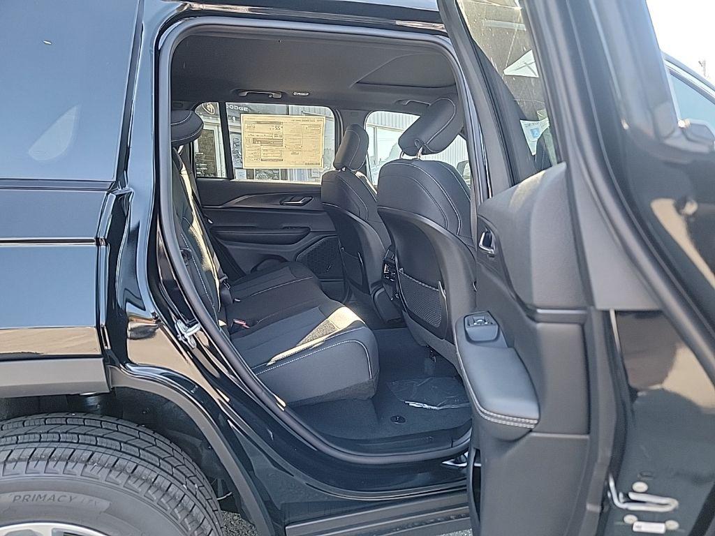 new 2025 Jeep Grand Cherokee car, priced at $39,259