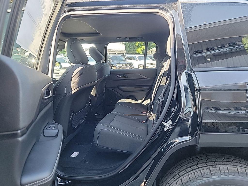 new 2025 Jeep Grand Cherokee car, priced at $39,259