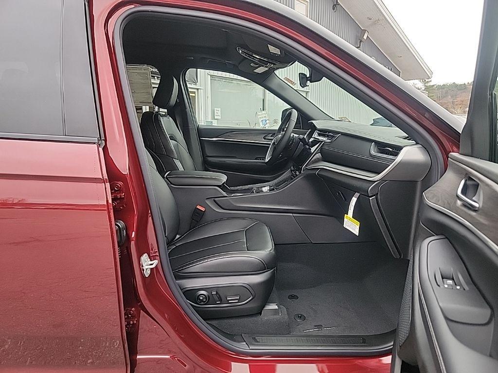 new 2025 Jeep Grand Cherokee car, priced at $47,486