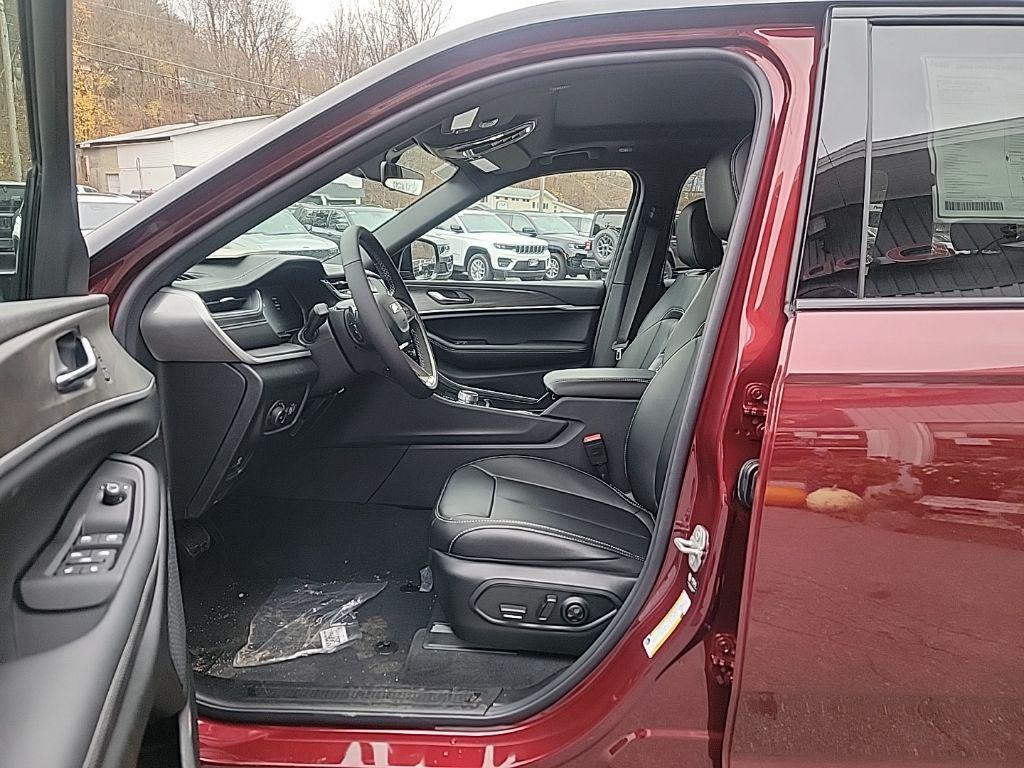 new 2025 Jeep Grand Cherokee car, priced at $47,486