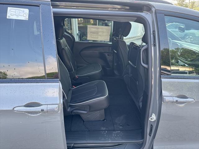 new 2025 Chrysler Pacifica car, priced at $50,043