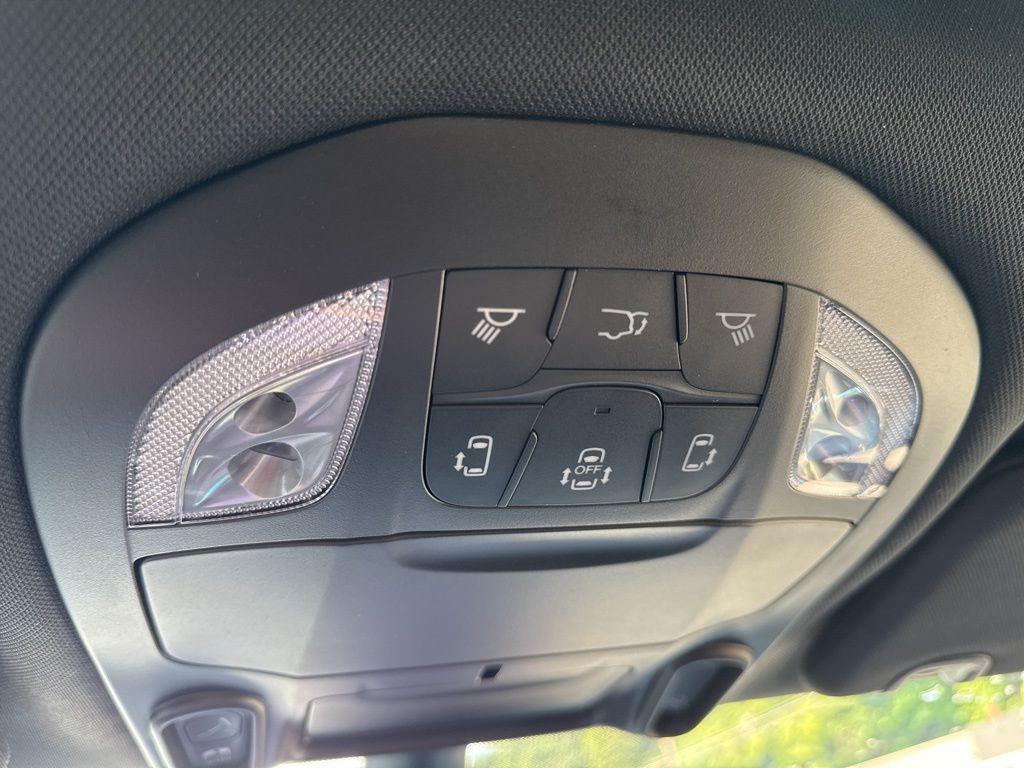 new 2025 Chrysler Pacifica car, priced at $46,778