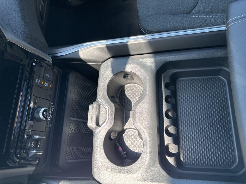 new 2025 Ram 1500 car, priced at $61,027