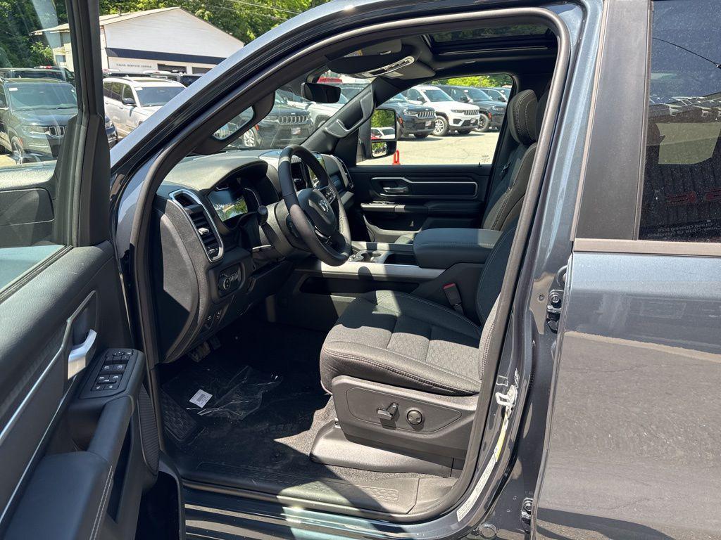 new 2025 Ram 1500 car, priced at $61,027