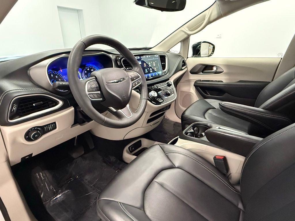 used 2024 Chrysler Pacifica car, priced at $39,974